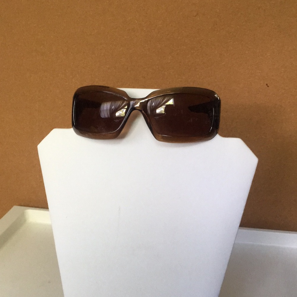 Brown sunglasses
